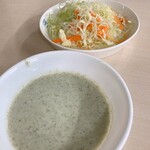 HUJRA HALAL FOOD & RESTAURANT - サラダとライタ