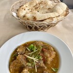 HUJRA HALAL FOOD & RESTAURANT - マトンカレーとナン