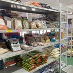 HUJRA HALAL FOOD & RESTAURANT - 物販棚