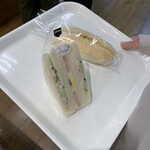 ファリーヌ - ツナサンド320円　さつま芋クリームとホイップのコッペ160円