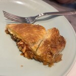 パイ ホリック - チーズバーガーパイ。刻んで入っているピクルスが最高！