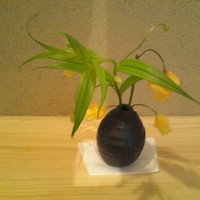 ぎんざ 一二岐 - 入り口を入ると季節の花が飾られてます☆