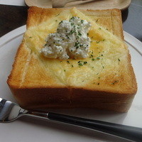 レモン ペッパー風味の絶品トースト ギャラリー カフェ ブラウロート By 14cc ブラウロート Blaurot 泉 ｊｒ カフェ 食べログ