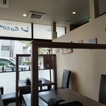 ラ ココット - 店内（外の景色を）