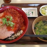 すき家 - 料理写真:特・特いくらまぐろたたき丼(期間限定)+ずわい蟹汁おしんこセット