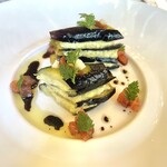ル・ブルギニオン - ズワイガニとアボカド、ナスのミルフィーユ仕立て