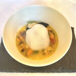 ル・ブルギニオン - モンサンミッシェルのムール貝のロワイヤル サフランソース