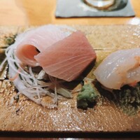 乙女寿司 - ブリ、ボタンエビの昆布〆