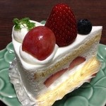 パティスリー・アンピフルリ - 苺のショートケーキ 400円