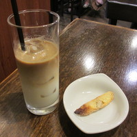 オステリア ラストリカート -  ビスコッティ、アイスカフェラテ
