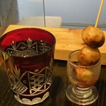 トリノ - 3、4本目？つくねはハーブ入のトマトソースに付けていただきます。可愛いのと美味しいのでノックアウトです