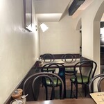 プティフ・ア・ラ・カンパーニュ - 通された店内　いい感じ