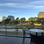 ライトカフェ リバーサイドガーデン - 窓からの風景（昼間）