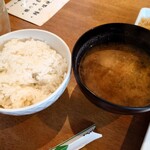 焼魚と家庭料理　つばき食堂 - ご飯と味噌汁
