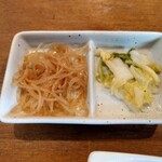 焼魚と家庭料理　つばき食堂 - 春雨と漬物