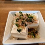 焼魚と家庭料理　つばき食堂 - 冷奴250円