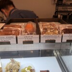 セシル ブルー - レモンケーキは焼き菓子ラインナップ