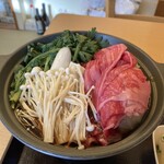 なか里 - 煮る前　すごく良さそうな肉