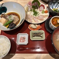 対馬のどぐろとイカ活き造り 博多 魚蔵 都ホテル店 - 