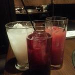 但馬屋 -  カシスソーダ500円、カシスオレンジ500円、カルピス280円