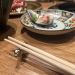 北新地 肉料理 名門 - さすが焼肉店！箸置きも牛さん(*^ω^*)