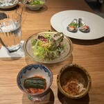 北新地 肉料理 名門 - キムチ、ナムル、サラダに前菜（╹◡╹）