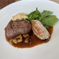 ザ・テラス - 欧州産　仔牛のフィレ肉のポワレ　マッシュルームのソース　～猟師風～