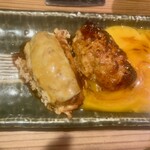 炭火焼鳥 まこ家 - 定番の卵黄つくねとチーズつくね