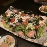 魚串と手羽先の大衆居酒屋 和傘 - 「海鮮サラダ」