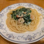 スパゴ - エビとほうれん草のクリーム