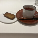 Ristorante Ecru - 食後の紅茶＆和三盆と抹茶のフィナンシェ