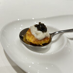 Ristorante Ecru - 最初の一口　燻製ブラッターチーズ
      イタリア産キャビア
      きたあかり