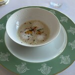 オテル・ド・ヨシノ - ○スープ/Soupe de jour
      トピナンブールのヴルーテ（菊芋のポタージュスープ ）