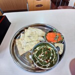 SATYAM - チーズナンセット(サグチキンカレー)