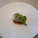 SEZANNE - ヴァンジョーヌを使った有明山農場美膳軍鶏のポシェ (酔っぱらい鶏)