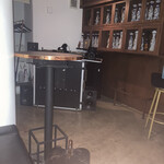 宇田津 鮨 - ウェイティングスペースを兼ねたBAR