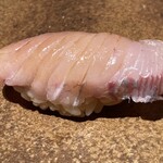 宇田津 鮨 - 3.サワラ　勝浦
      柔らかな身とシャリの硬さのコントラスト
      優しい味わい