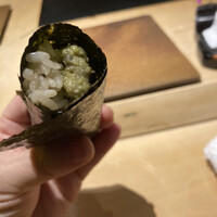 宇田津 鮨 - 1.野菜手巻き アボカド納豆塩昆布蓮根チップス
                  納豆苦手だけどマイルドでイケました
                  チップスの食感が楽しい
