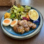 バルバルキッチンアメリ - サラダランチ：鶏もも肉のコンフィ＆鴨出汁洋風おでん
      (¥1,200)