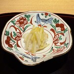 眞善美 - 長崎の剣先イカ・黄ニラ・熟成のゆりね（月光）をシンプルな塩炒め