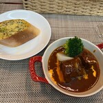 ビストロ よし川 - ガーリックトーストと赤ワインたっぷりのビーフシチュー