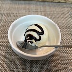 ビストロ よし川 - デザートはアイス♪