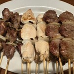 とりせい - モツ(塩)2本 と 正肉(塩)2本 と ハツ(塩)2本