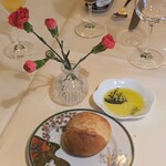 横濱元町 霧笛楼 - パンとオリーブオイル