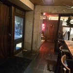 鶏匠 膳 - シックな店内