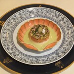 横濱元町 霧笛楼 - 富士トラウトの自家製スモークのブランマンジェ 蕪のピューレと菊の香り