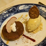 横濱元町 霧笛楼 - 紅玉りんごのタルトタタンとラムレーズンのグラス