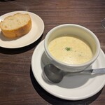 ア ターブル - スープとパン