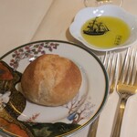 横濱元町 霧笛楼 - パンとオリーブオイル