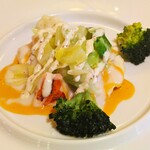 横濱元町 霧笛楼 - オマール海老のラビオリ花野菜添え ナンチュアとカリフラワーのソース